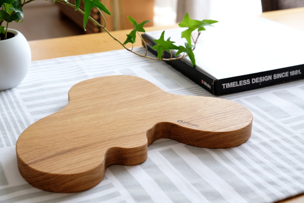 iittala「サービングプラター」＊気分と雰囲気が持ち上がる、木製の