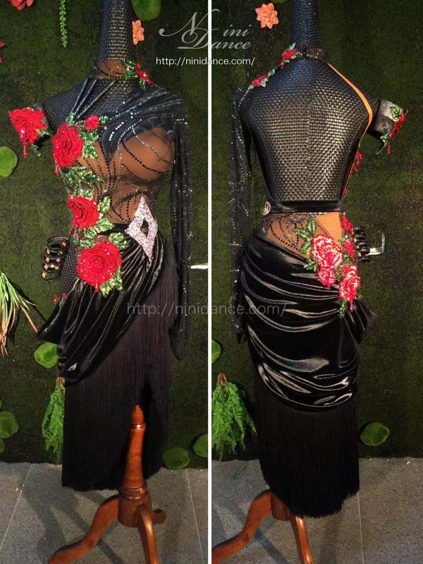 D814赤い薔薇飾りでフリンジ裾の黒いラテンドレス : 社交ダンスウェア