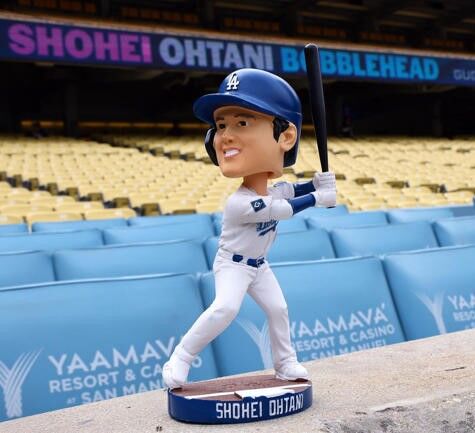 グラスノーボブルヘッド6/1 ドジャースタジアム 先着限定配布