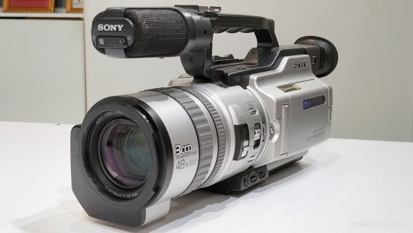 2000/平成12/SONY/DCR-VX2000/Handycam/デジタルハンディカム/DV/液晶