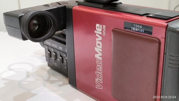 1984/昭和59/Victor/GR-C1/VIDEO MOVIE/当時世界最小最軽量のビデオ一