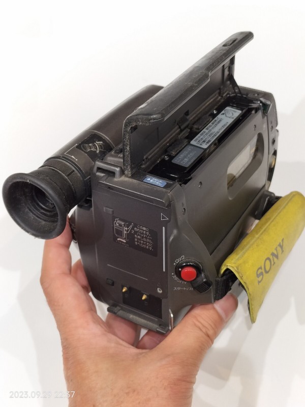 1989/平成1/SONY/CCD-TR55/Handycam/初代パスポートサイズハンディカム