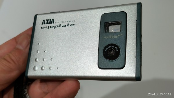 2001/平成13/AXIA/eyeplate/カード型デジタルカメラ/薄さ6mm/31万画素