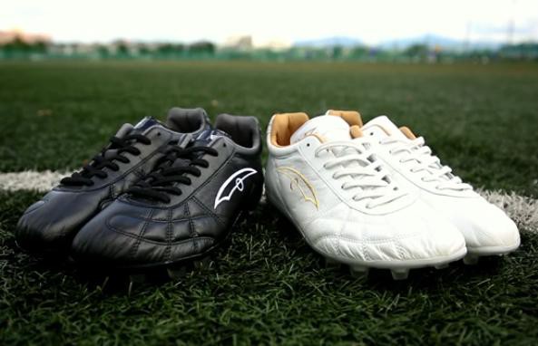 インソールメーカーBMZがサッカースパイクを発売！その名も「蹴王