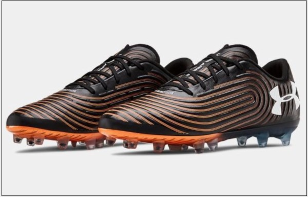 アンダーアーマーからニット採用サッカースパイクが登場！マグネティコ