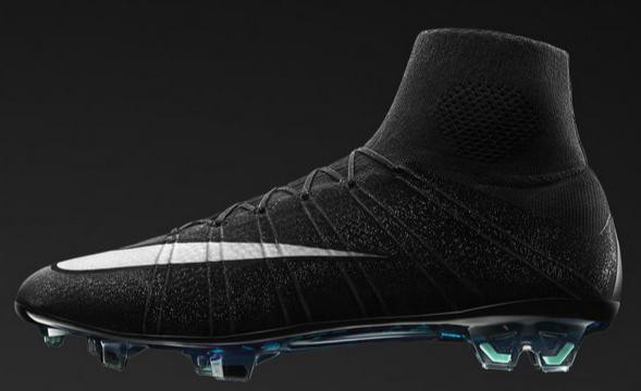 ナイキ マーキュリアル スーパーフライ FG CR7 ブラックカラー新色