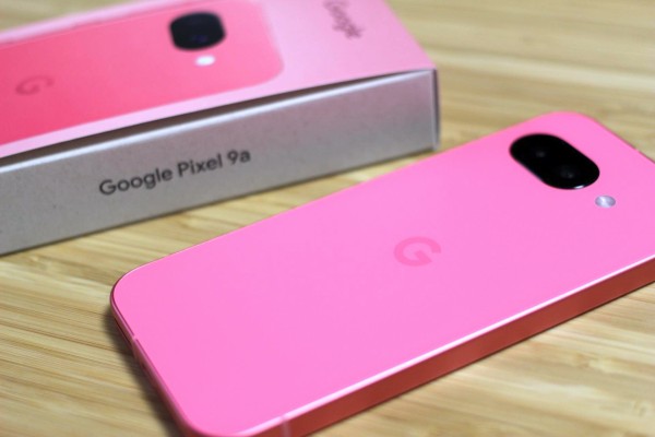 Googleの新スマホ「Pixel 9a」を開封して外観や同梱品、基本機能