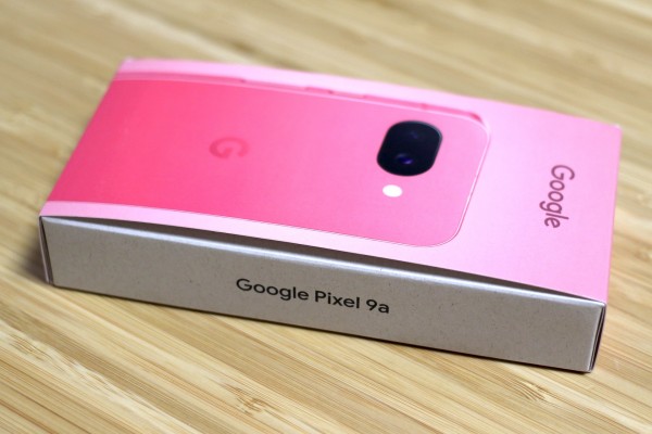 Googleの新スマホ「Pixel 9a」を開封して外観や同梱品、基本機能