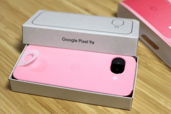 Googleの新スマホ「Pixel 9a」を開封して外観や同梱品、基本機能
