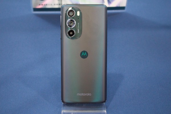 Snapdragon 8 Gen 1搭載プレミアムスマホ「motorola edge 30 pro」の