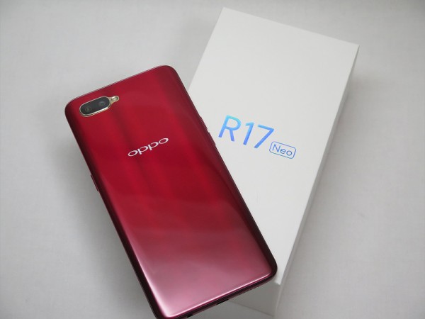 UQ専売なSIMフリースマホ「OPPO R17 Neo」を購入したので外観や同梱品