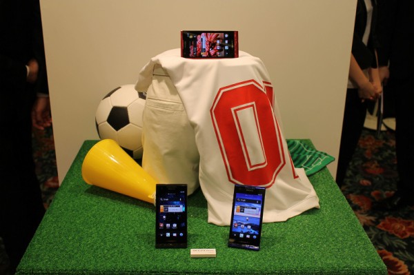 全部入りのNTTドコモ向け新「REGZA Phone T-02D」を写真と動画で紹介