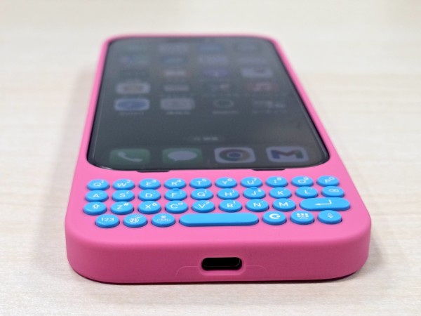 iPhoneを“BlackBerry”化できる物理フルキーボード一体型ケース「Clicks
