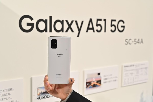 NTTドコモ、ミッドレンジスマホ「Galaxy A51 5G SC-54A」にAndroid 13