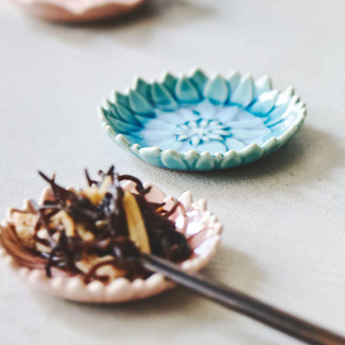 豆皿 ダリア 7cm 形 陶器 瀬戸焼 （ 食洗機対応 電子レンジ対応 皿