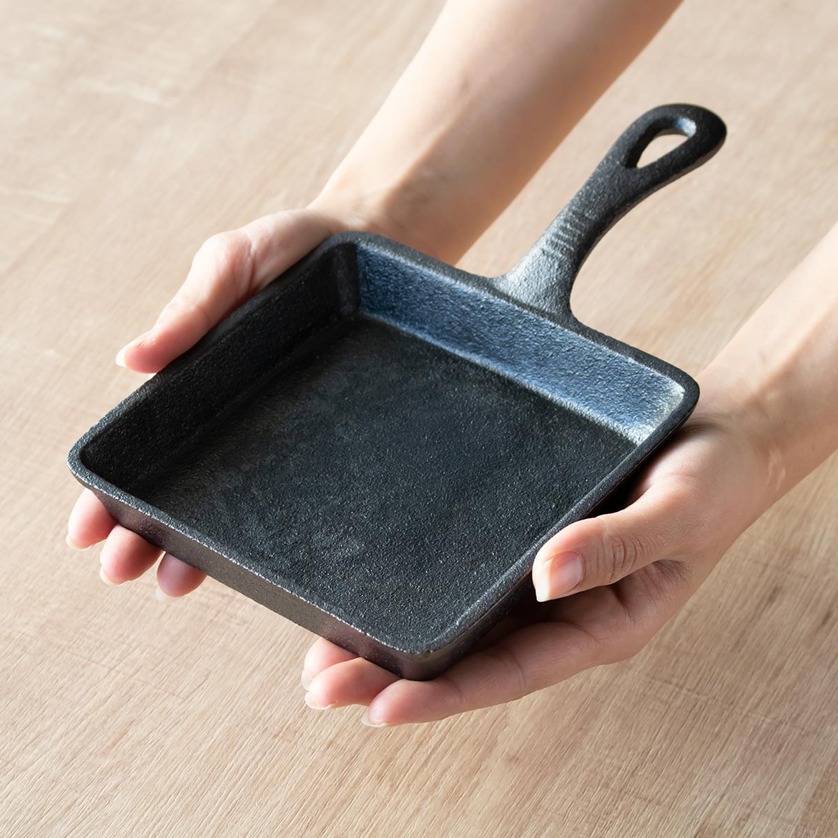 スキレット 13x13cm 角型 スプラウト 鉄鋳物 木製プレート付き （ ガス