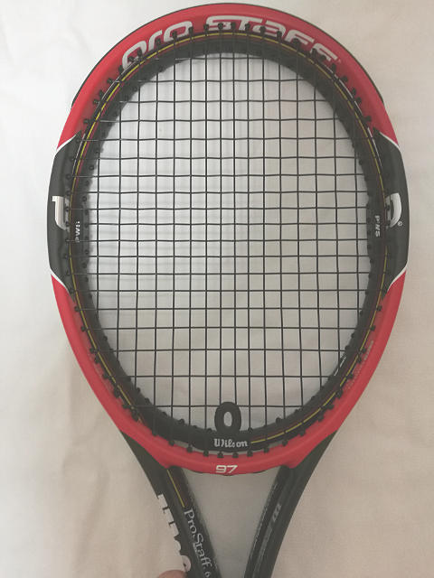 ラケットへのこだわり オリジナルカラーのPRO STAFF 6.0 85インチを