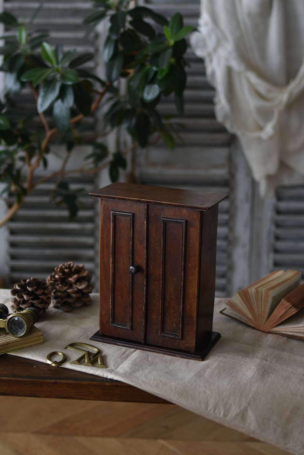 ドールキャビネット フランスアンティーク家具 ドール用家具 ディスプレイ