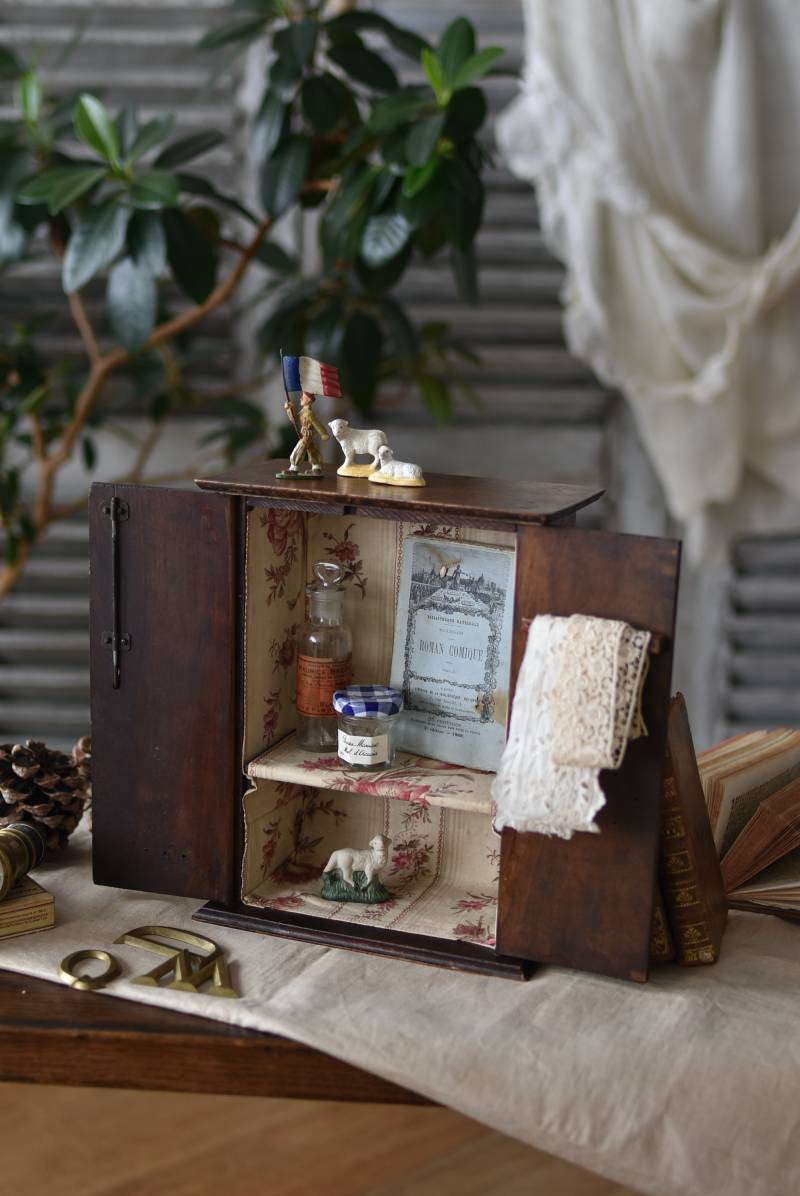 ドールキャビネット フランスアンティーク家具 ドール用家具 ディスプレイ