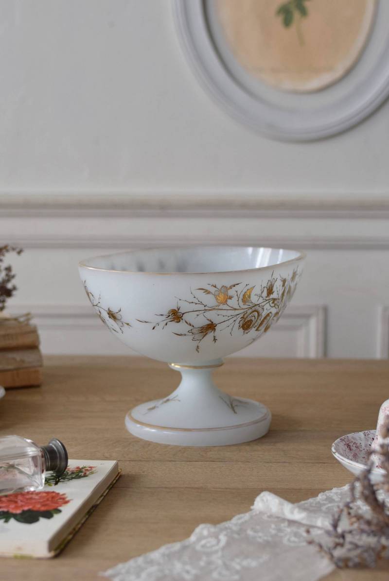 ガラスコンポート.金彩 ミルクガラス フランス ヴィンテージ 卓上