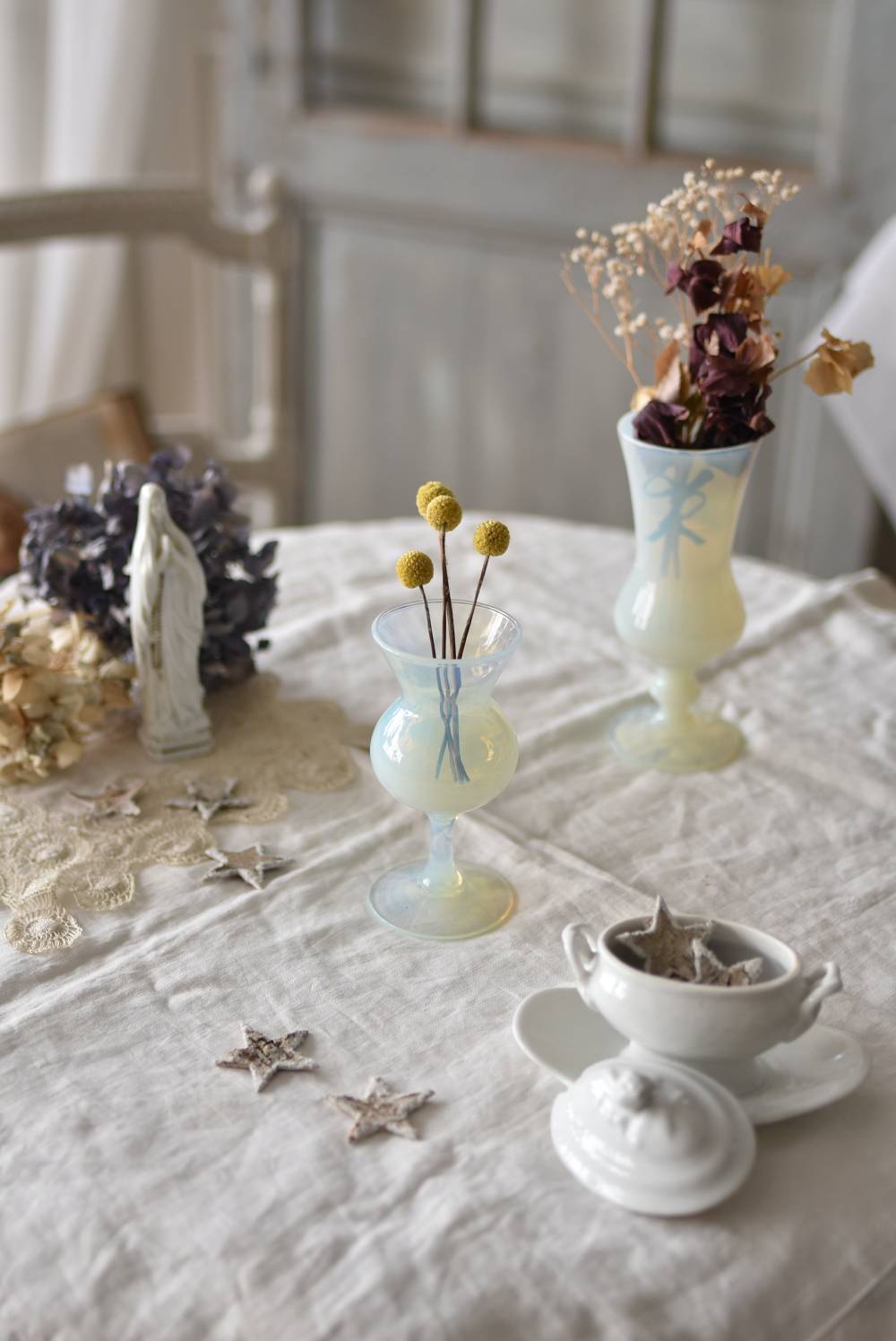 フランスヴィンテージ雑貨 フラワーベース3.オパールセント オパリンガラス