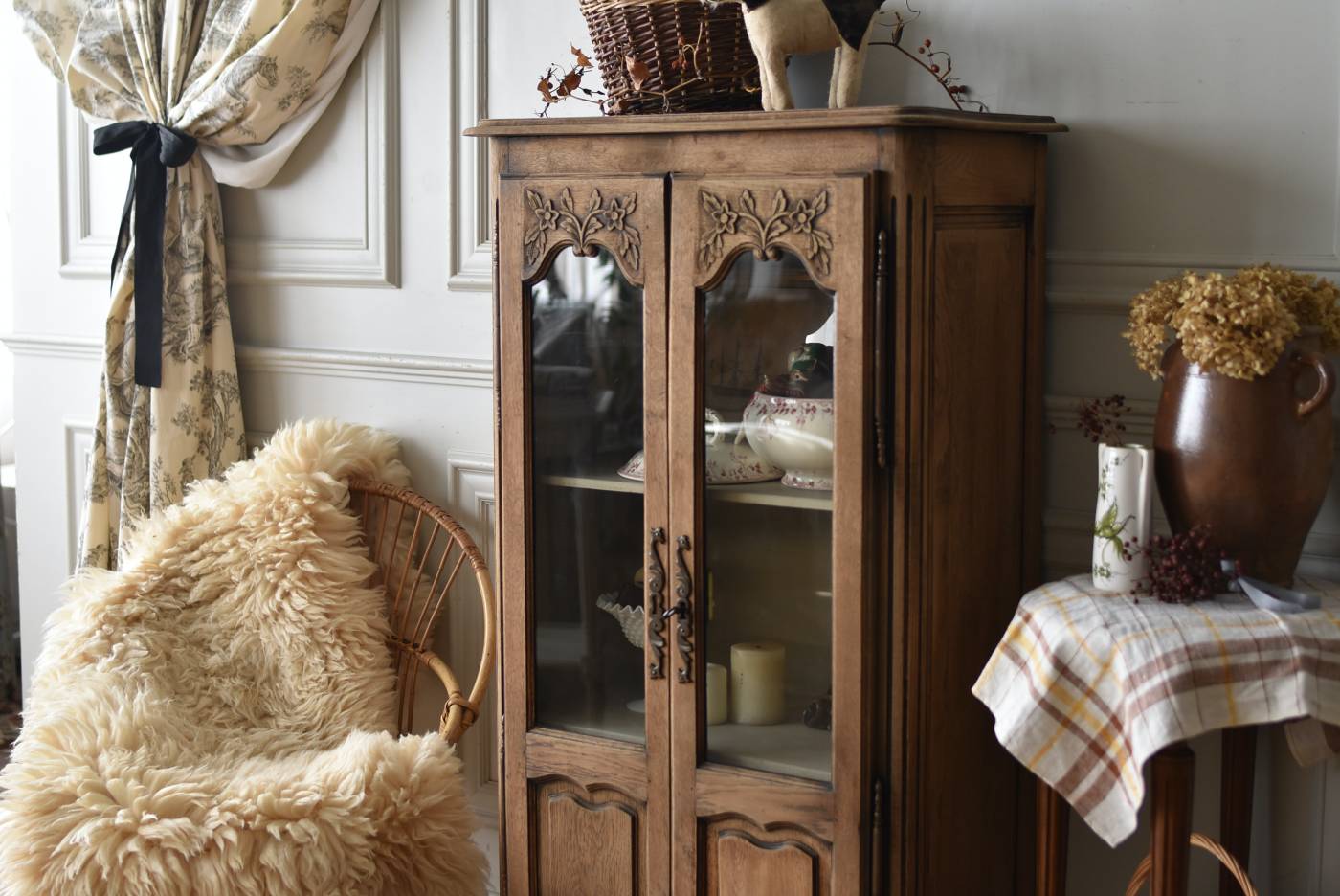 アンティークキャビネット.10 フランス アンティーク 飾り棚