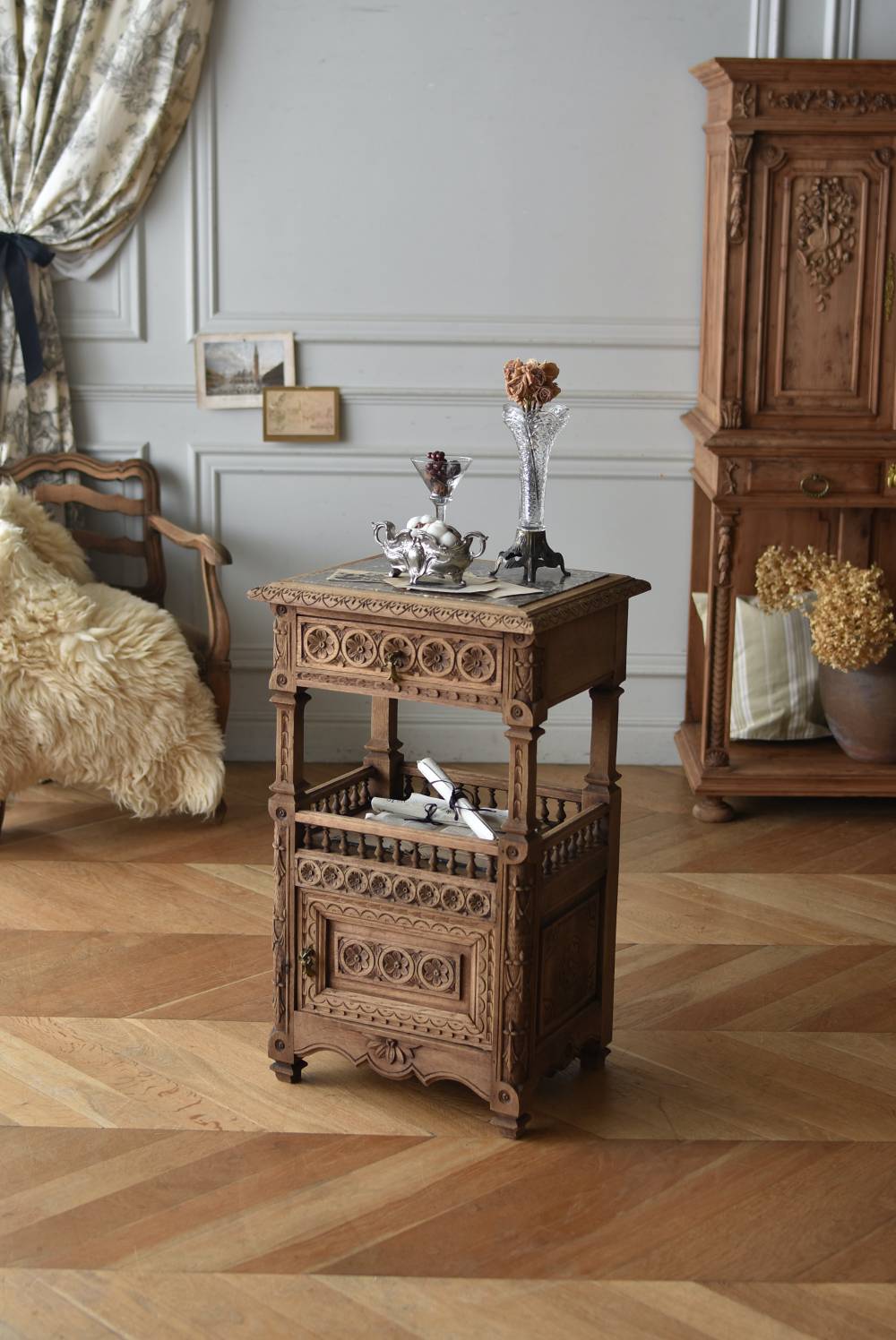 お引取限定横浜市フランス アンティークドレッサー 大理石トップ 綺麗