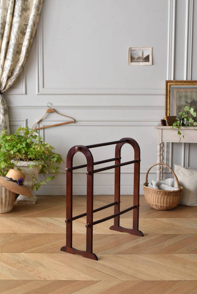 フランスアンティーク家具 木製タオルハンガー.2 ディスプレイ