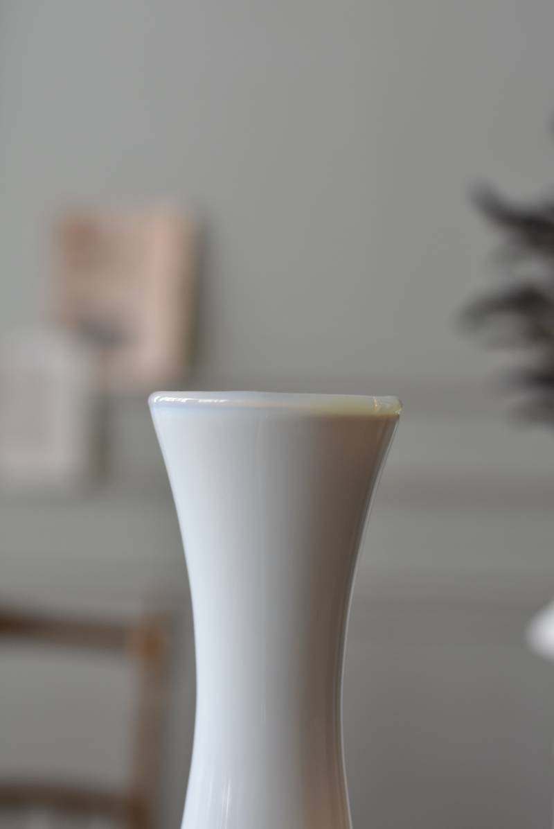 フラワーベース.White3 フランスアンティーク雑貨 オパリンガラス 花器