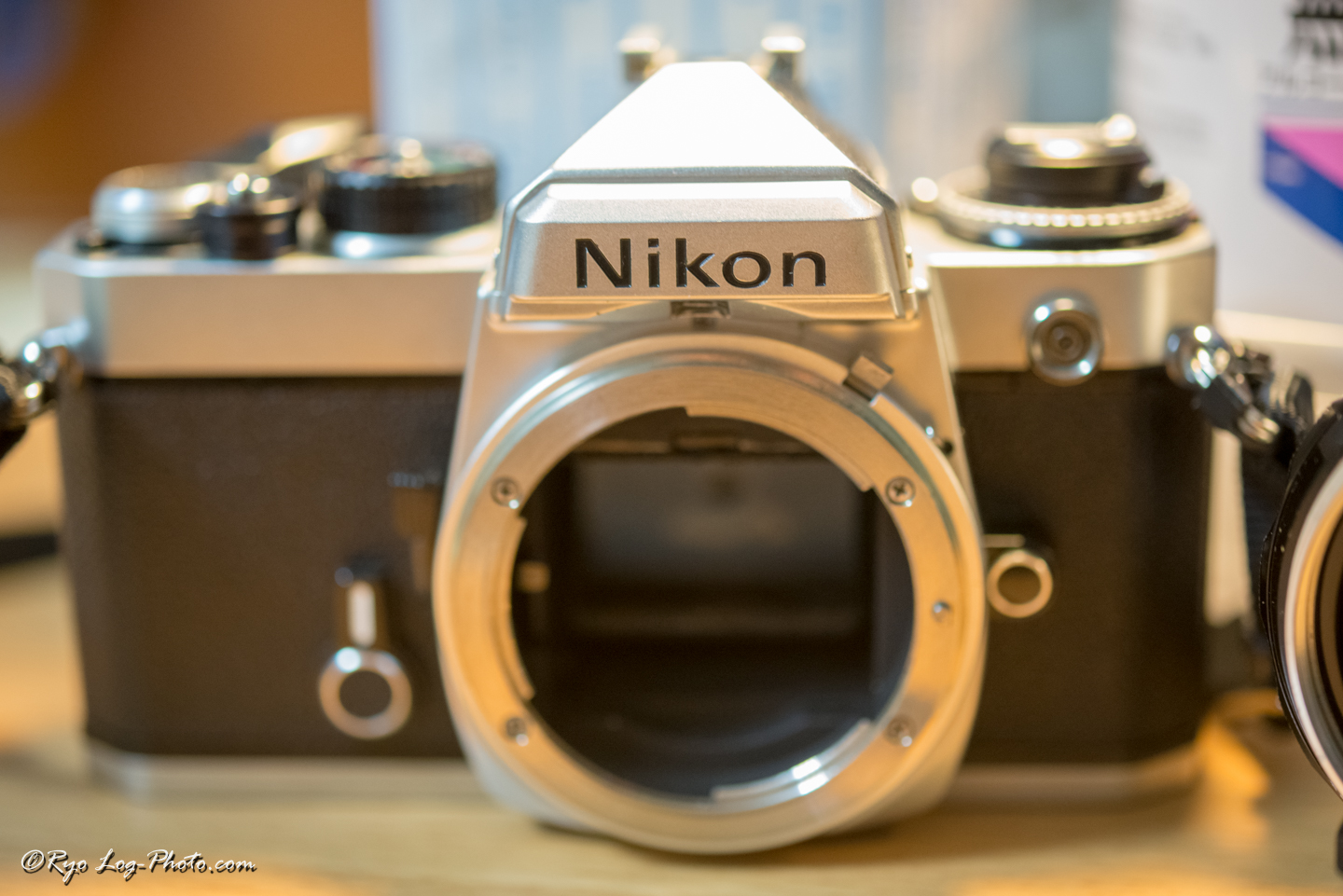 フィルムカメラNikon FEモルト交換してみました。自分でやることで値段