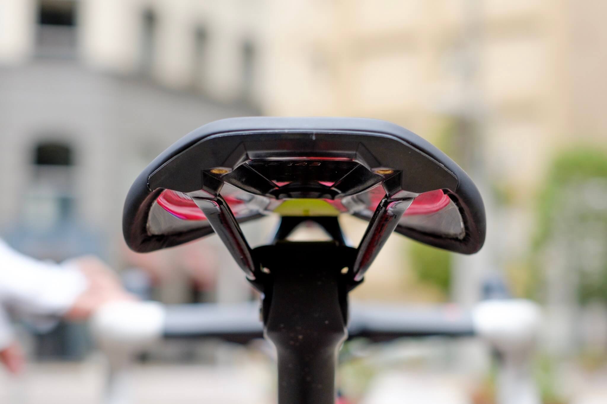 サドル界のゲームチェンジャー。ウィメンズサドル「S-Works POWER with