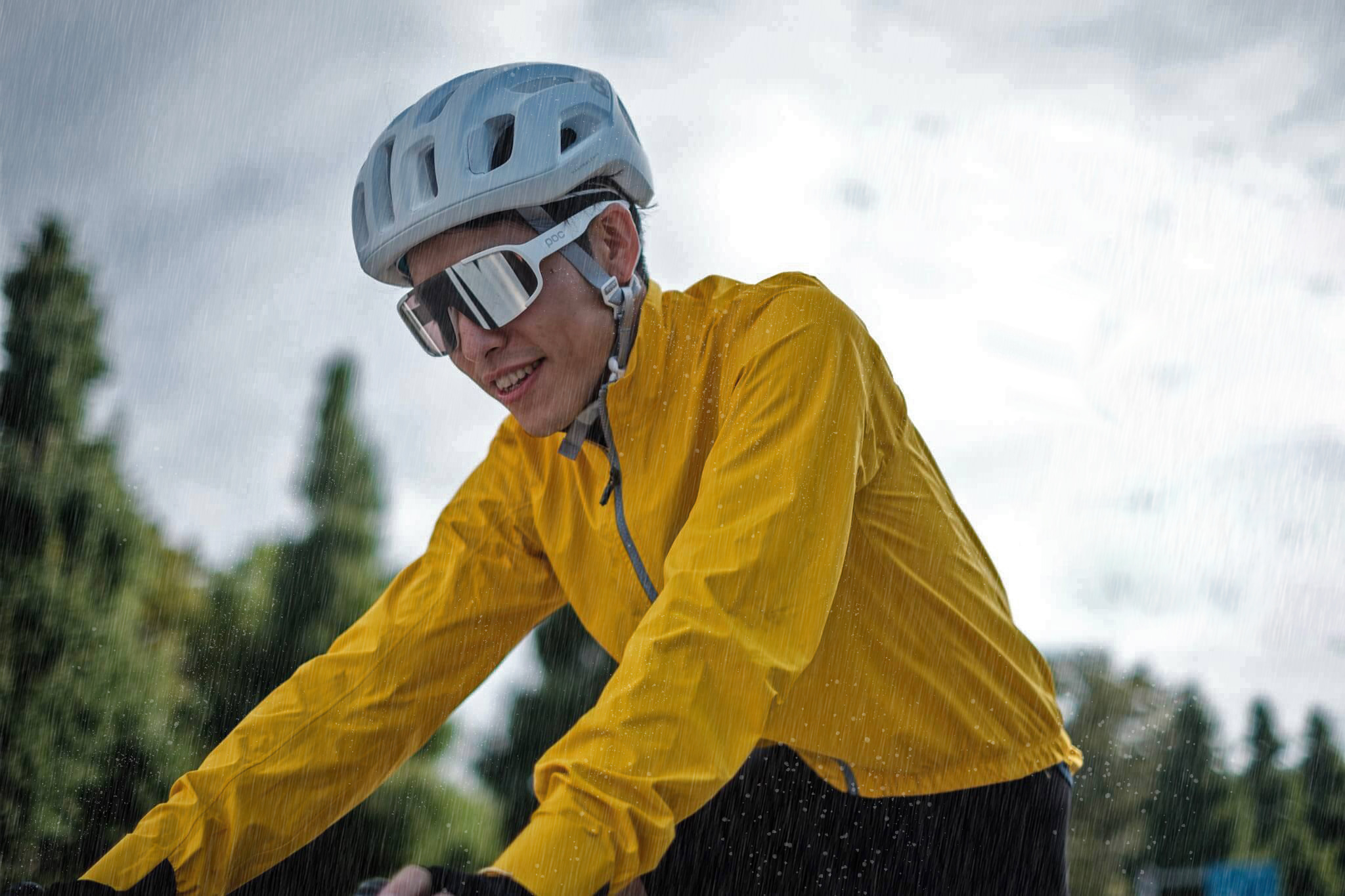 フィロソフィーを感じるレインジャケット。Café du Cycliste