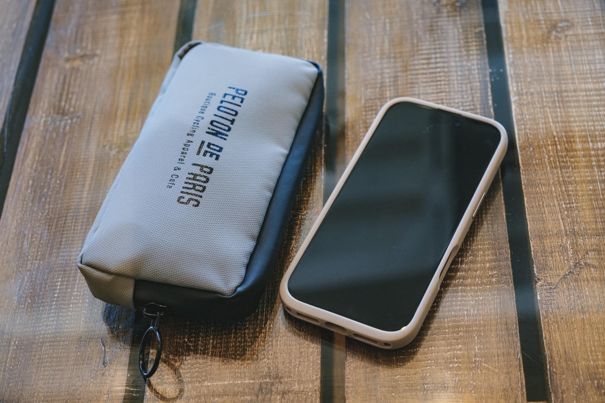 プロダクトレビュー】Peloton de Paris：パンク修理キットも入る、大型