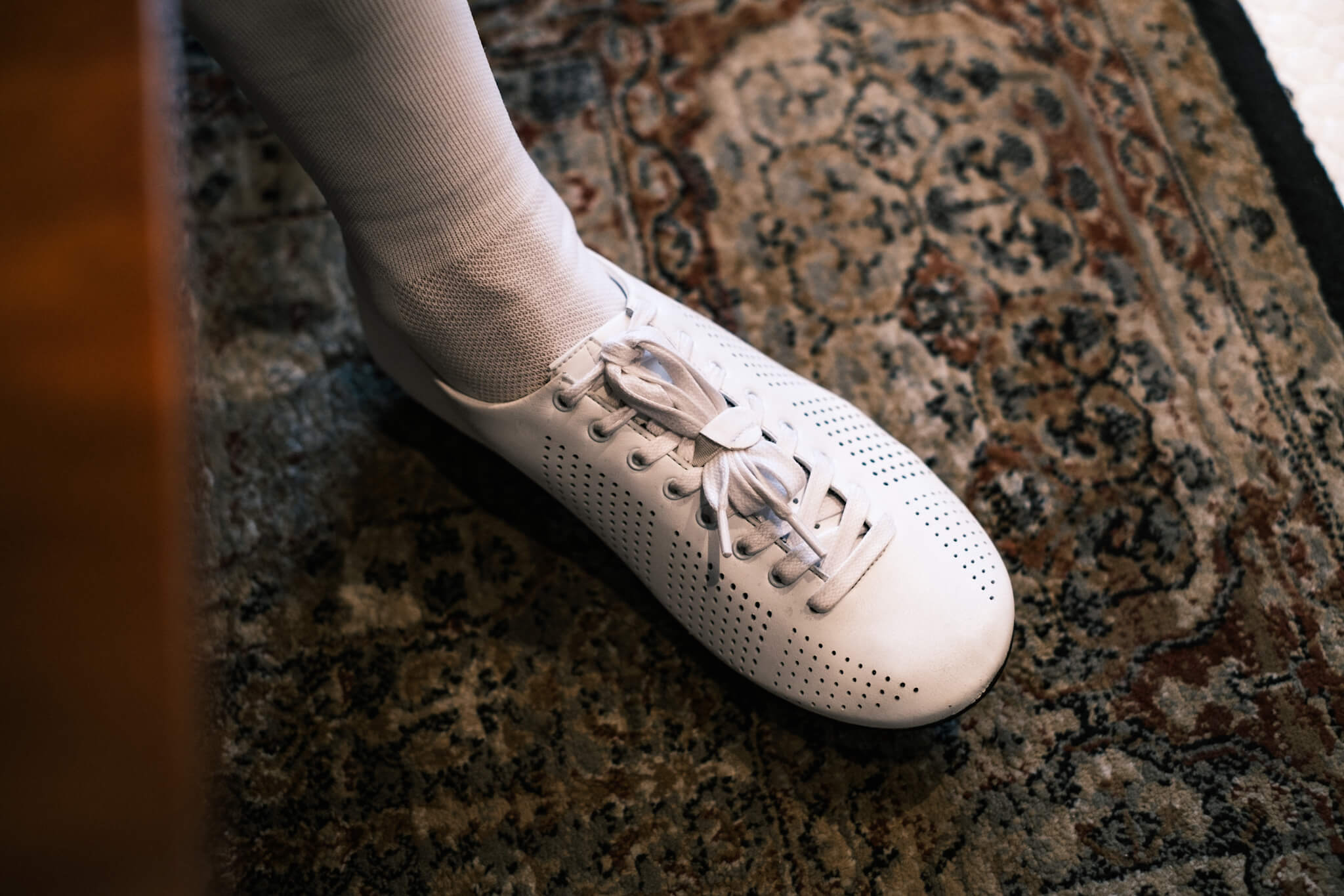 美しく軽い、プロ仕様の紐靴。「Nimbl Air」ロードシューズレビュー