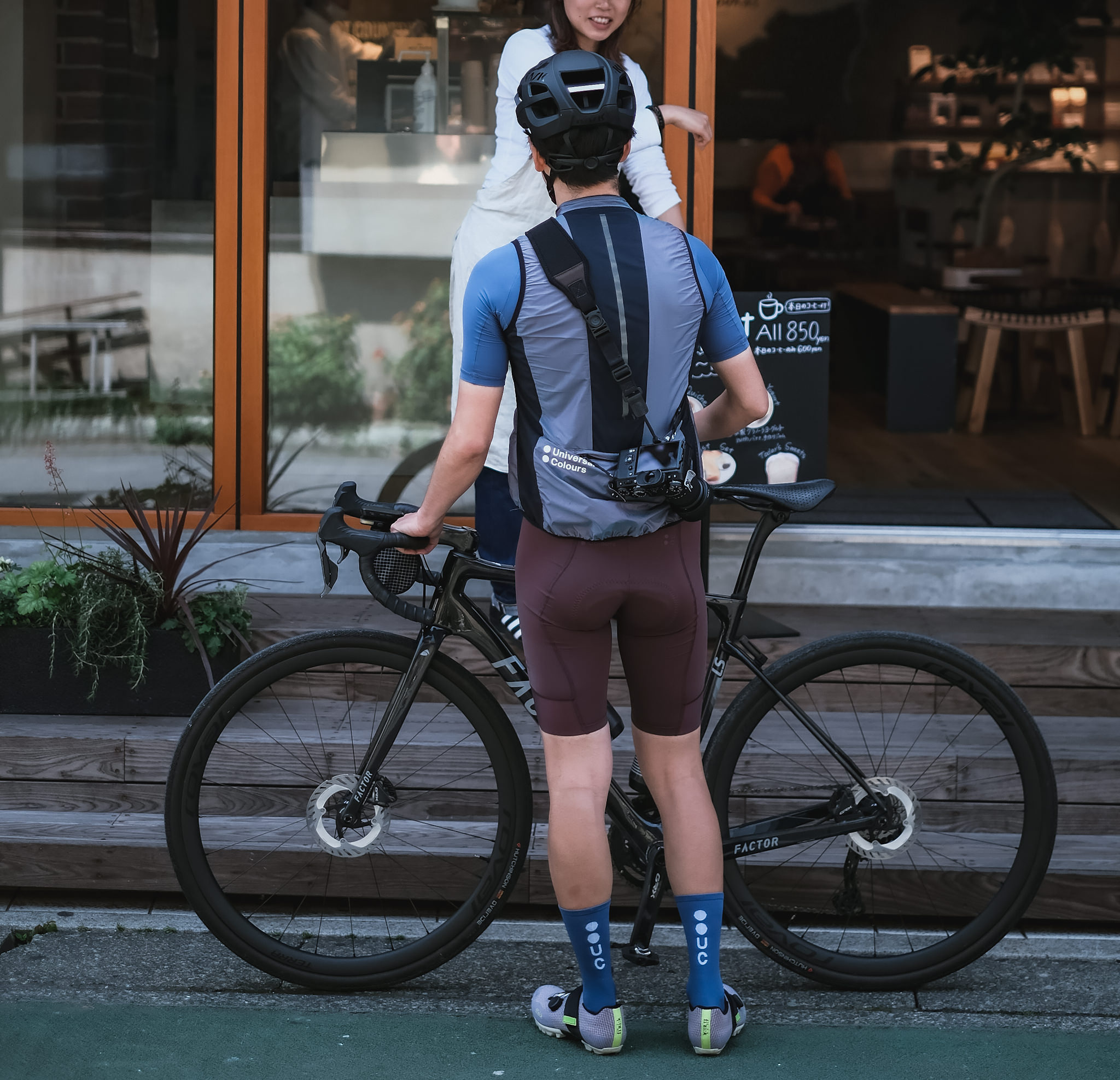 Universal Colours: 豊かな色彩と柔らかい着心地の相互作用。 - LOVE