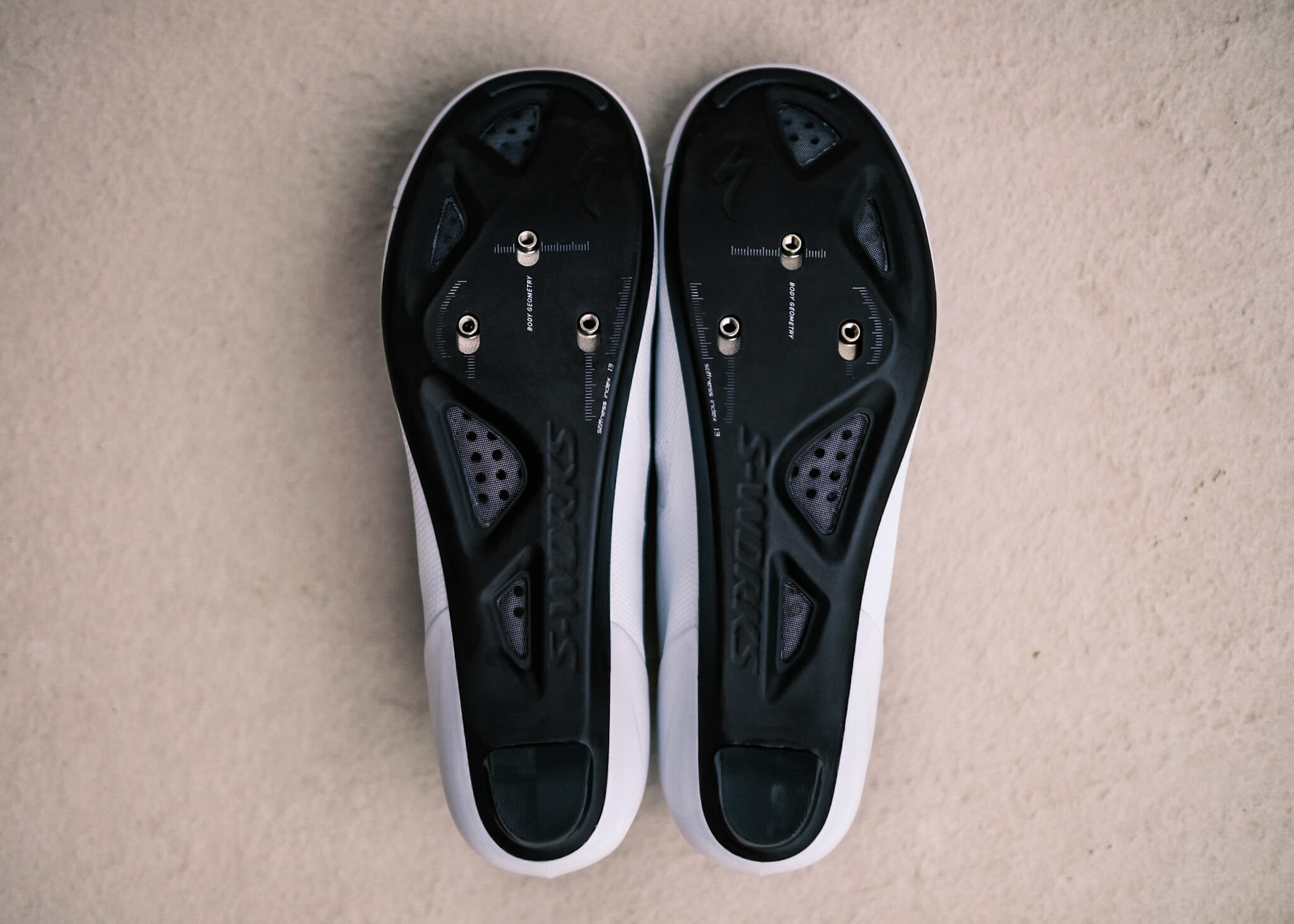 力が伝わる、風を感じる。『S-Works VENT ロードシューズ』レビュー