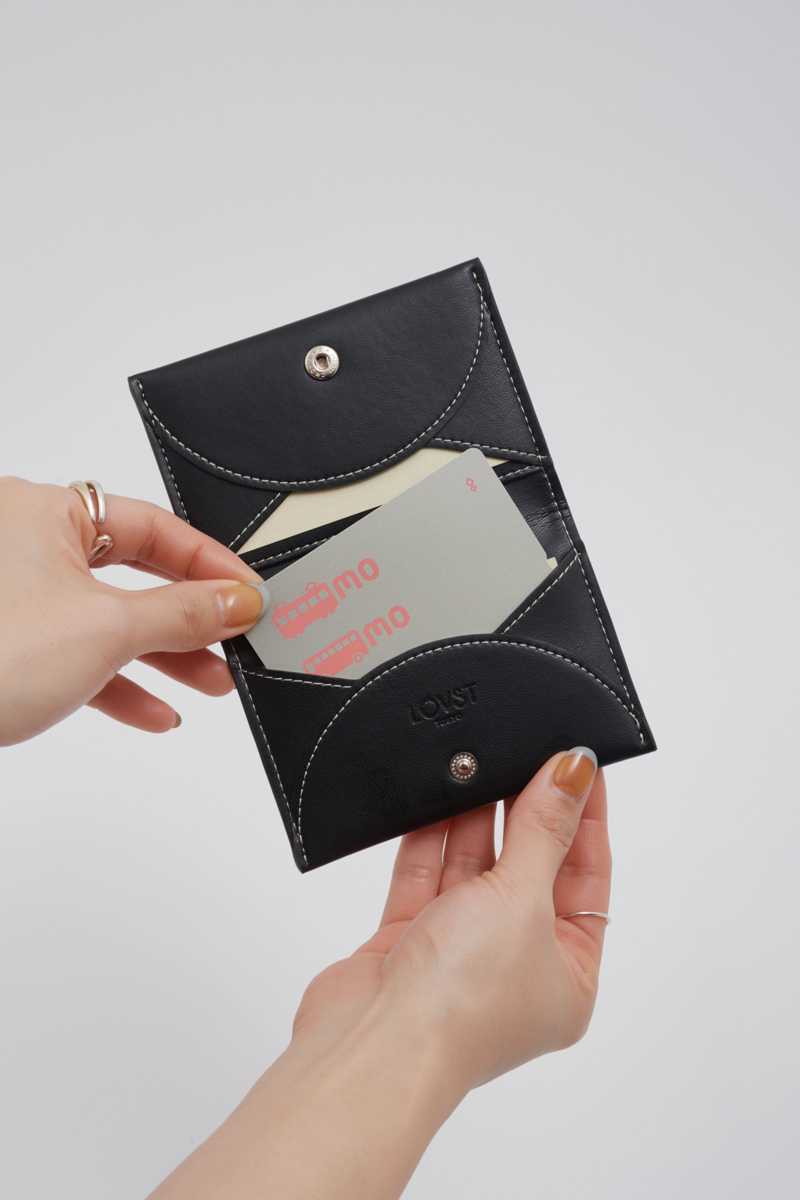 アップルレザー製カードケース「AppleHalf-moon Card Case」 | LOVST