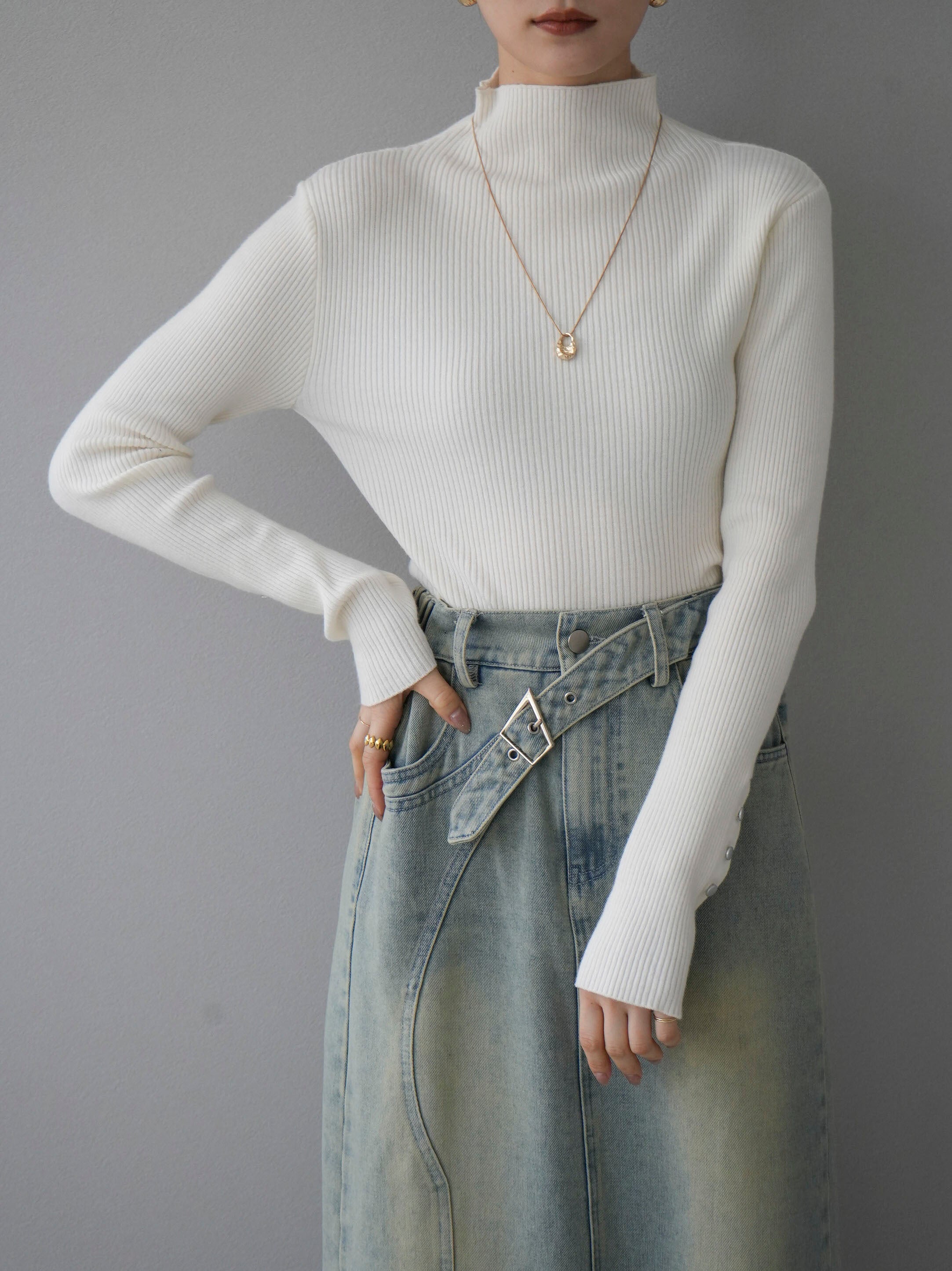 予約]袖ボタンハイネックリブニットトップス/アイボリー – Lumier