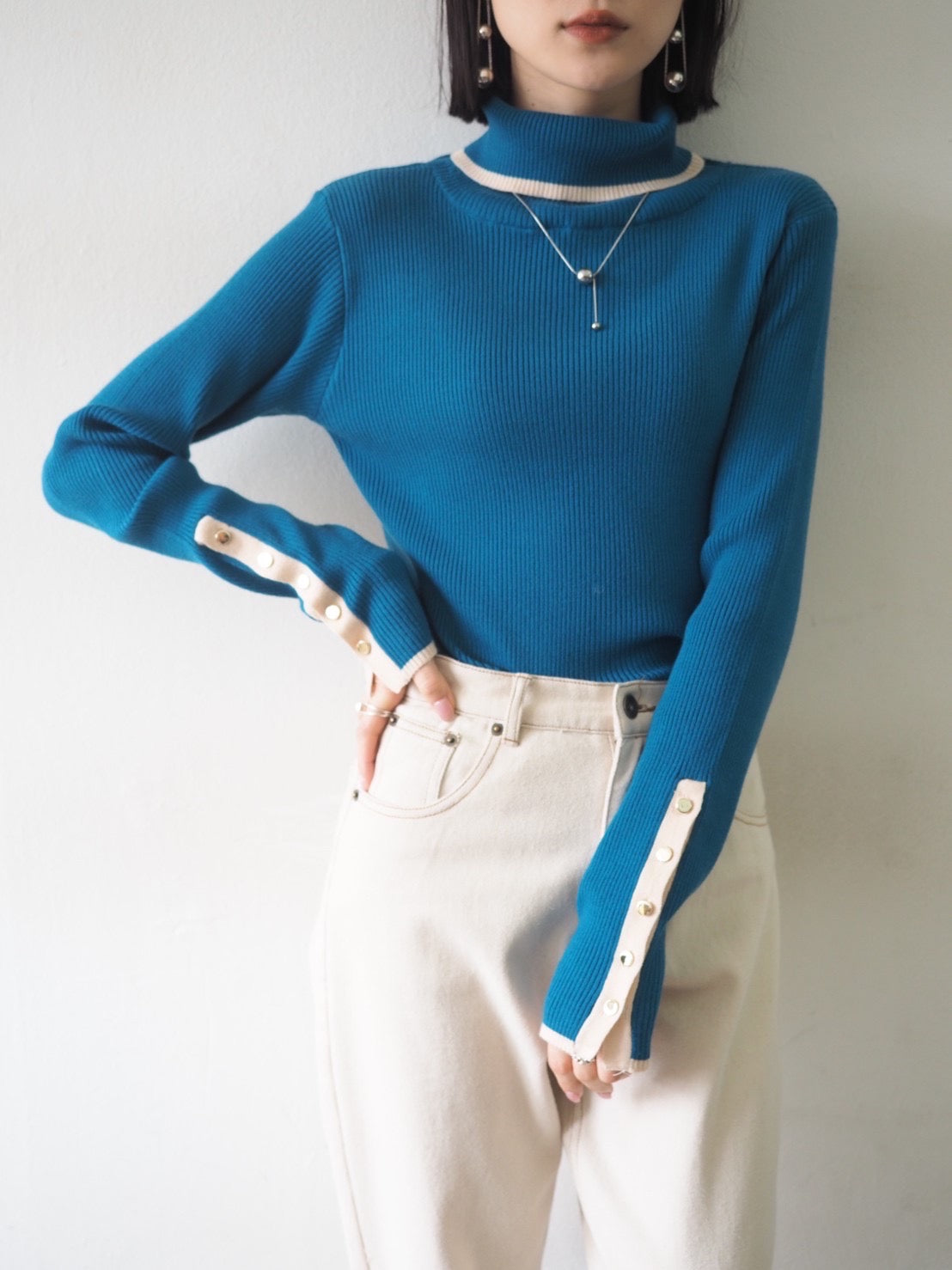 バイカラータートルネックリブニットトップス/ブルー – Lumier
