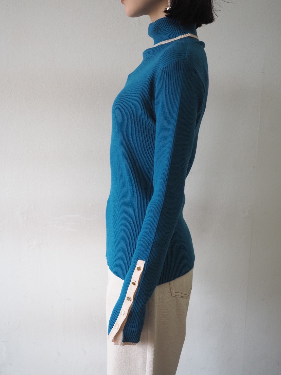 バイカラータートルネックリブニットトップス/ブルー – Lumier