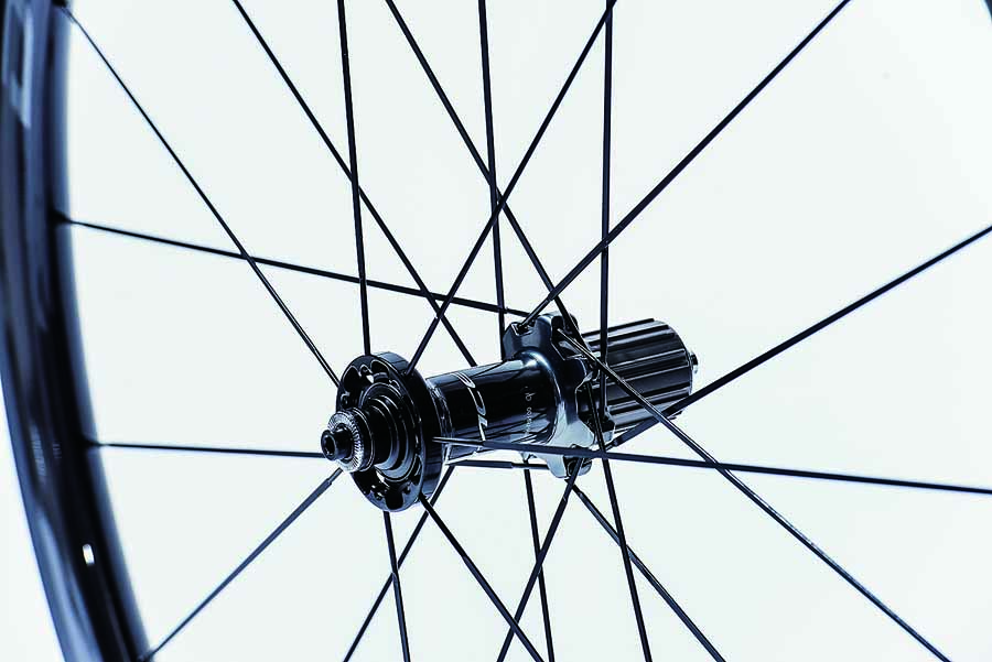 最速遺伝子を継ぐ「新型デュラエース」のチューブラーホイール