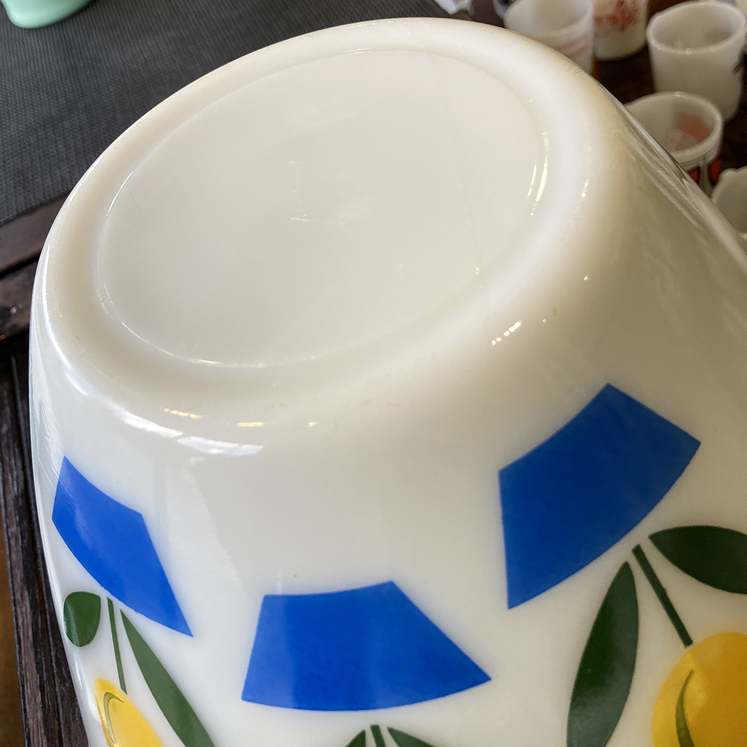 チューリップミキシングボウル アイボリー 1950年代前半製造 Fire-king