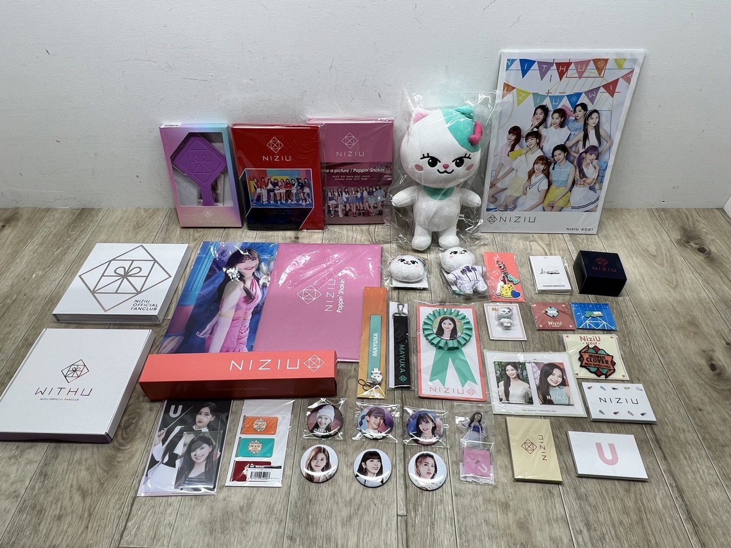 □《アイドル》NiziU のグッズをたくさんお売りいただきました
