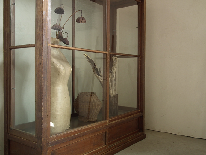 C00273 アンティーク 古い木味の大きな4面ガラスショーケース