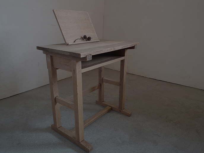 C03146a レトロ 楢材 古い小学校の学習机 学校机 （小） | MANSIKKA