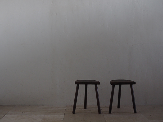 フランス ヴィンテージ 半円型 三脚スツール | MANSIKKA