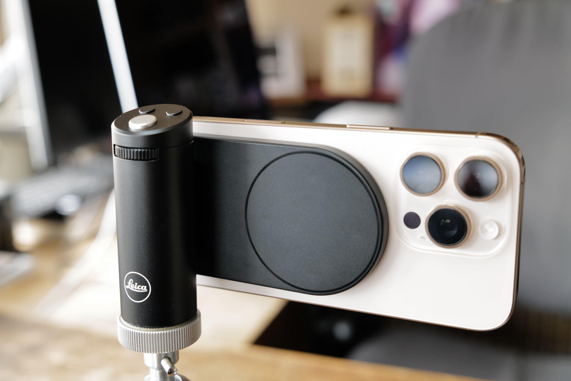 Leica LUXグリップ、レビュー。ライカが作ったiPhone用カメラアクセ