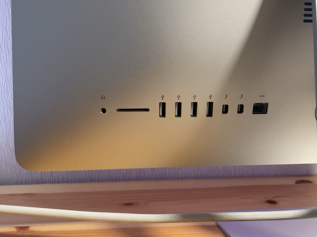 iMac 21.5インチ Late 2015 は2025年にまだ使えるのか？増強はできる