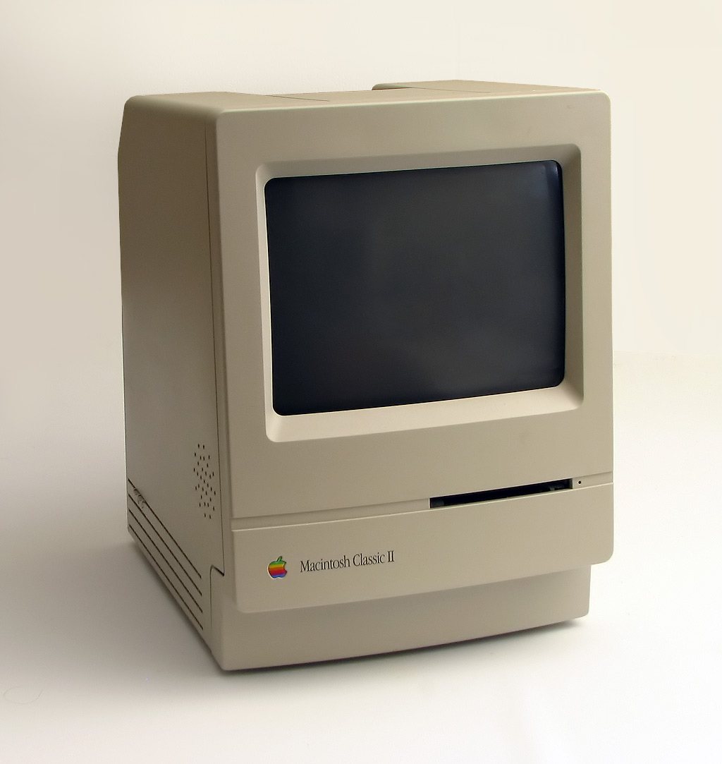 Mac Classic II – Apple Macintosh Museum