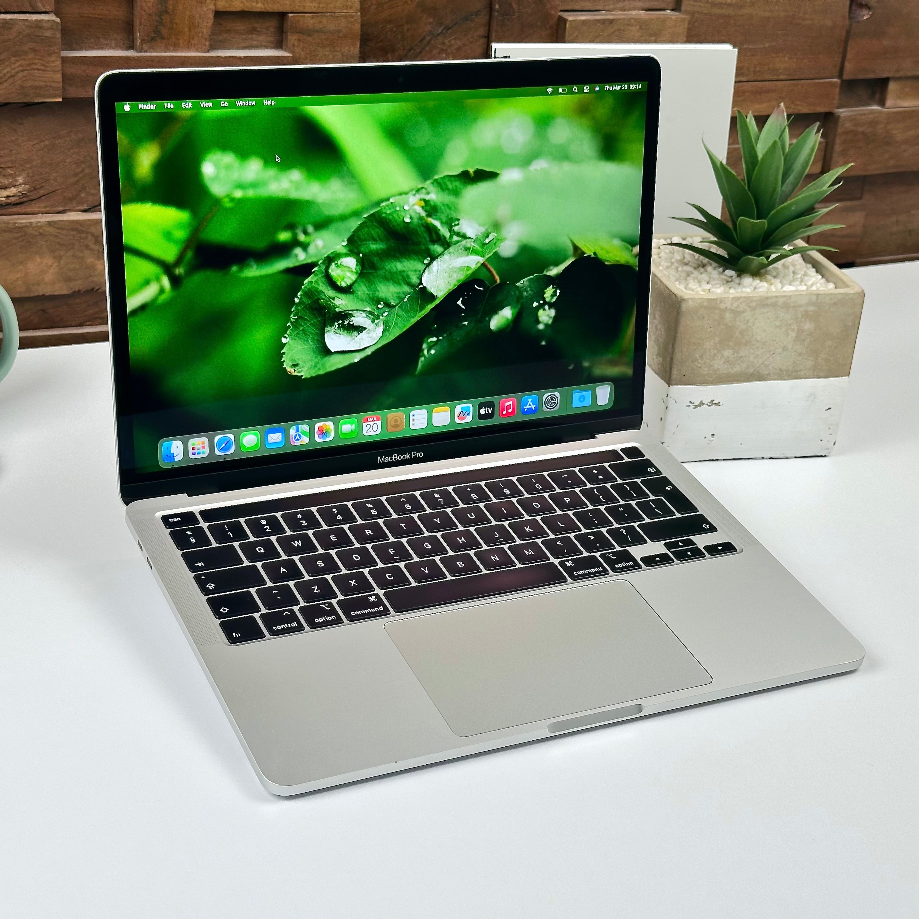 2E162818-46D8-4B9E-9ECA-